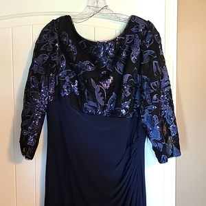 EUC-Adrianna Papell Navy Evening Dress